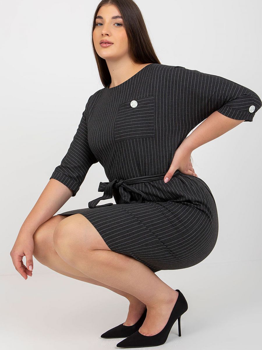 Plus Size Etuikleid mit Bindegürtel